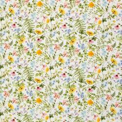 Blomster på bomuldsstof - tætte blomster på lys bund