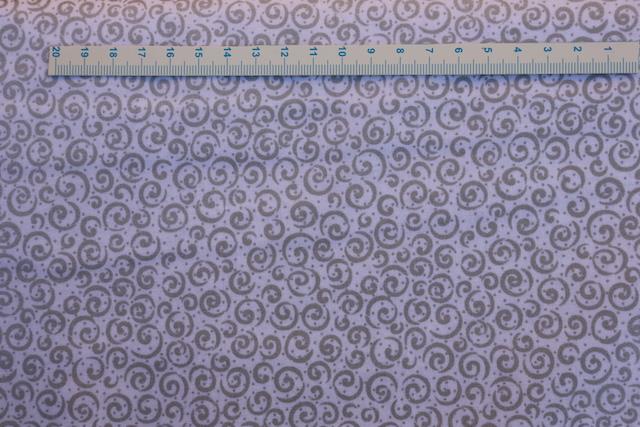 Hvid patchworkstof med sølv snirkler