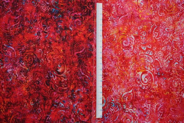 Lys-mørk patchworkstof - Coral rød