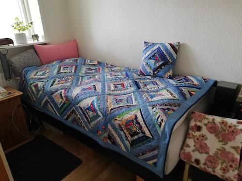 Her er mit RESTETÆPPE med pude.🌞🌞