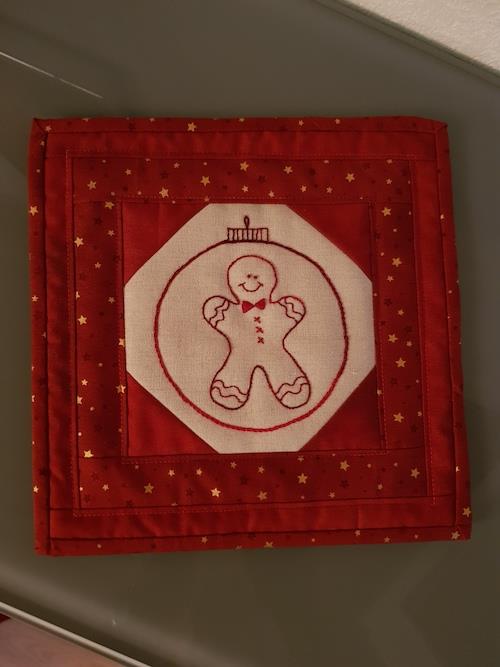 Jeg har syet disse søde julenisse og julegæs Nogle jule ophæng og små Mug Rugs 