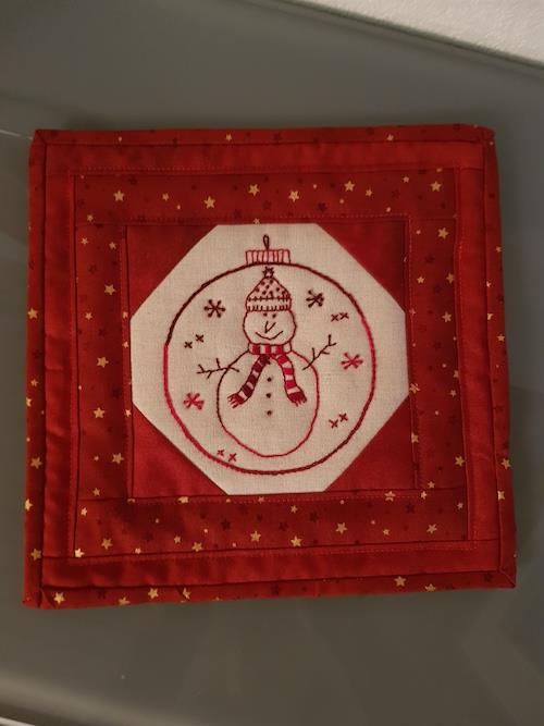 Jeg har syet disse søde julenisse og julegæs Nogle jule ophæng og små Mug Rugs 