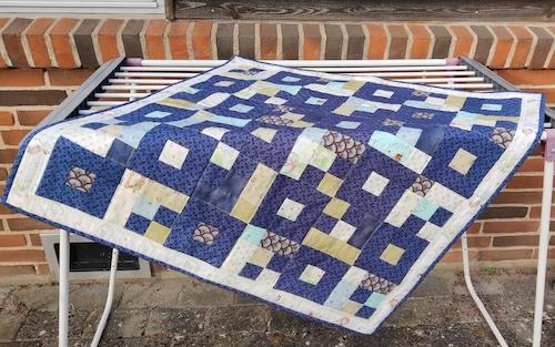 Hej Hanne Tak for mønster. Igen var det sjovt at være med og se hvor forskellige tæpperne bliver. Mvh. Lone