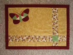 Dækkeserviet med sommerfugl mønster