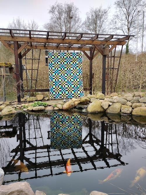 Her er min udgave af en fantastisk sjov og hyggelig leg, glæder mig allerede til der kommer en ny leg/udfordring, det er så sjovt at se alle de forskellige tæpper ud fra samme mønster 😍😍  Hilsen Randi