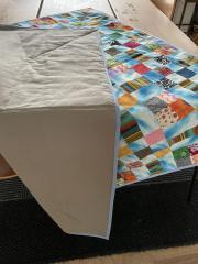 Hej Hanne    Her er min udgave af resteræs 24. Alt sammen rester og stof fra gemmerne.       Venlig hilsen  Mariann