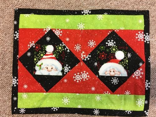 Lille dækkeserviet med 2 motiv mønster.