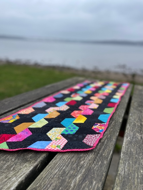 ZigZag løber med halve sekskanter - Håndsyet