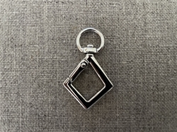 Firkantet Nøgleringe  i nikkelfri  "sølv"