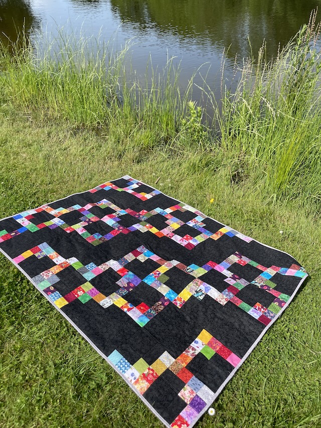 Flettet firkanter med smuk effekt i Hundested restetæppe