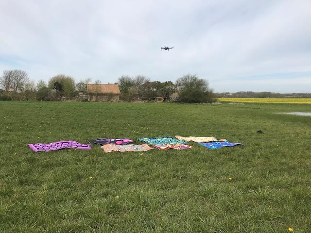 Hold afstand patchwork udstilling - sådan blev den til....