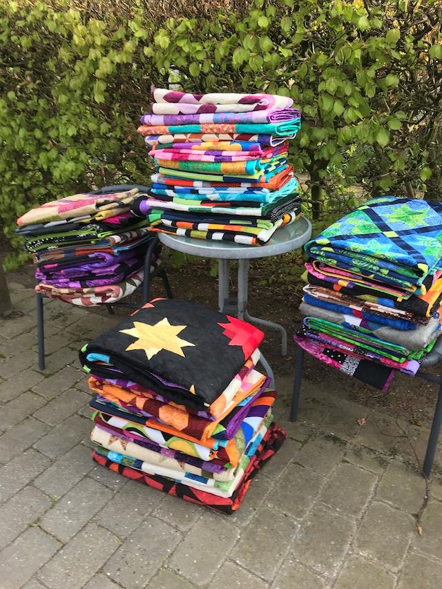 Hold afstand patchwork udstilling - sådan blev den til....