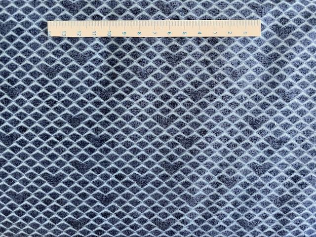 Mørkeblå patchworkstof med buer og hjerter