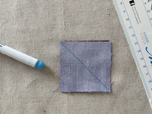 Strimler med trekanter er smukt Holte restetæppe