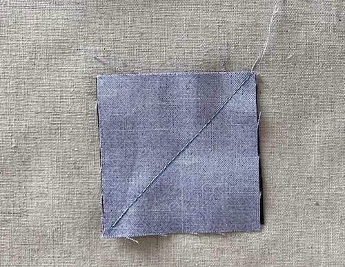 Strimler med trekanter er smukt Holte restetæppe