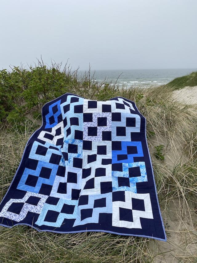 Restetæppe i blå farver - Blåvand tæppet. Gratis DIY