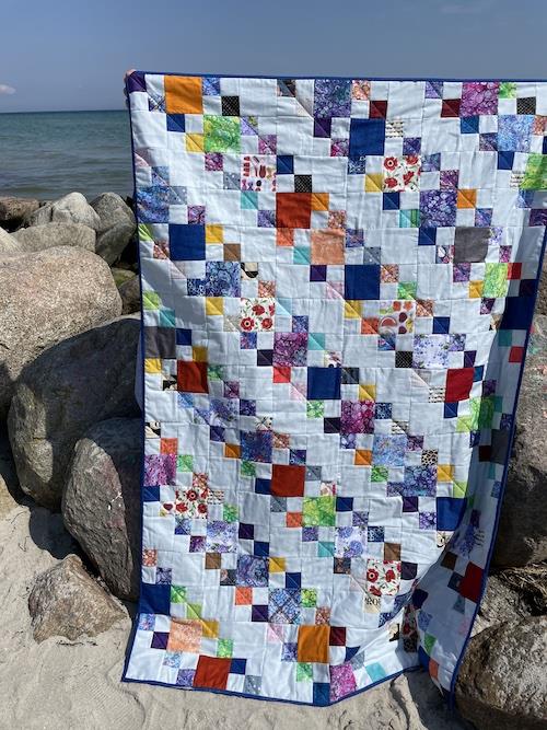 Store og små firkanter på skrå slumretæppe - gratis DIY til Skanderborg tæppet