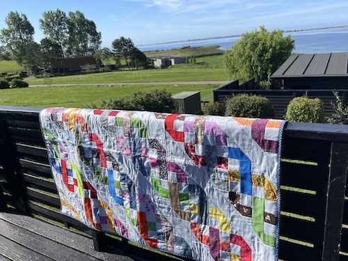 Flettet rækker giver smuk Ballerup restetæppet