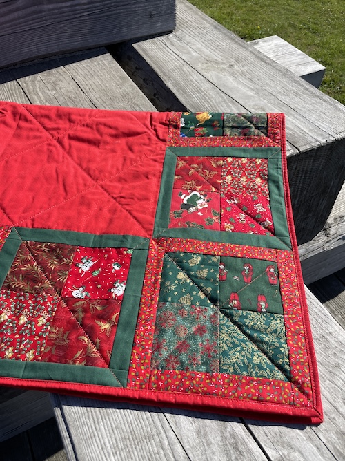 Firkantet juletræstæppe efter Tranbjerg tæppe