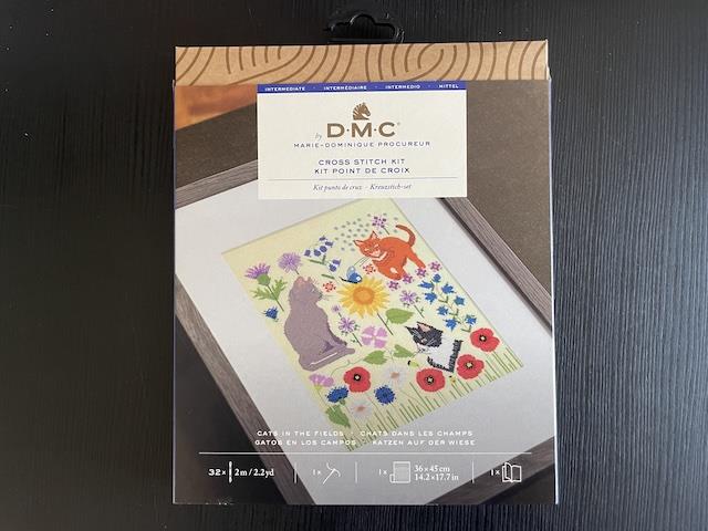 DMC Broderikit – Cat in the Fields af Marie-Dominique Procureur