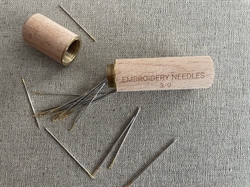 Nåle etui i bøgetræ med 20 embrodery nåle 3/9