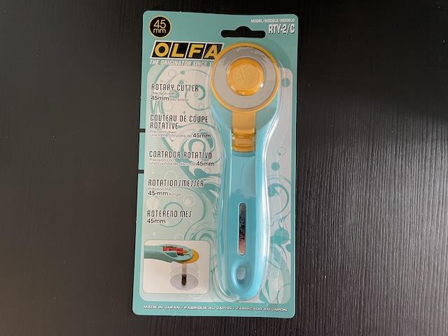 Rulleskærer fra Olfa med 45 mm blad.