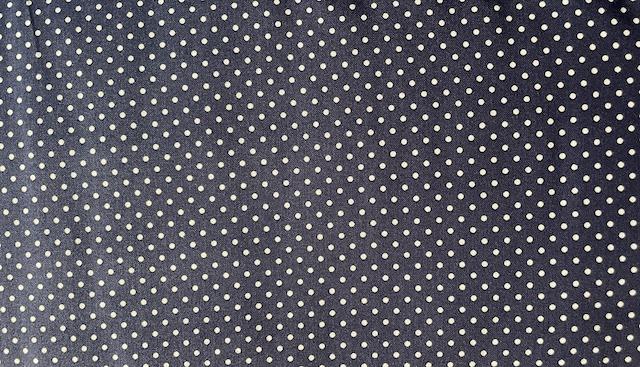 Bred bomuldsstof - Mørkeblå med hvide prikker