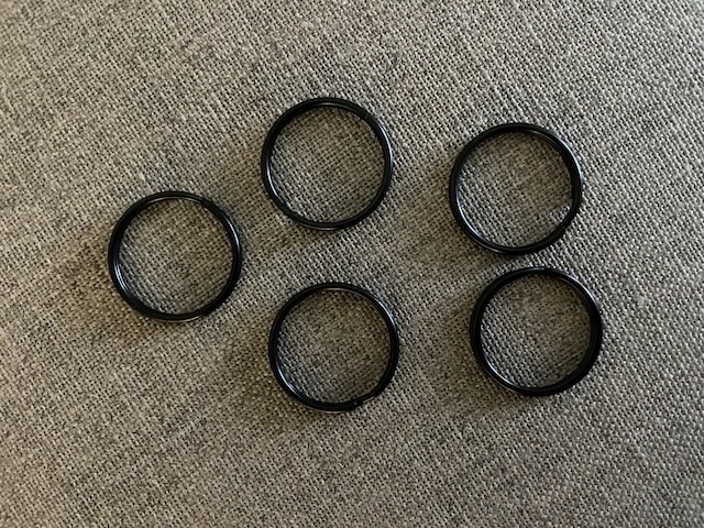 Nøgleringe Sort - runde 25 mm 5 stk