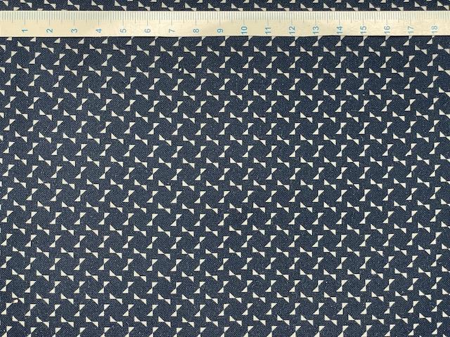 Blå og røde patchworkstof - Blå trekanter