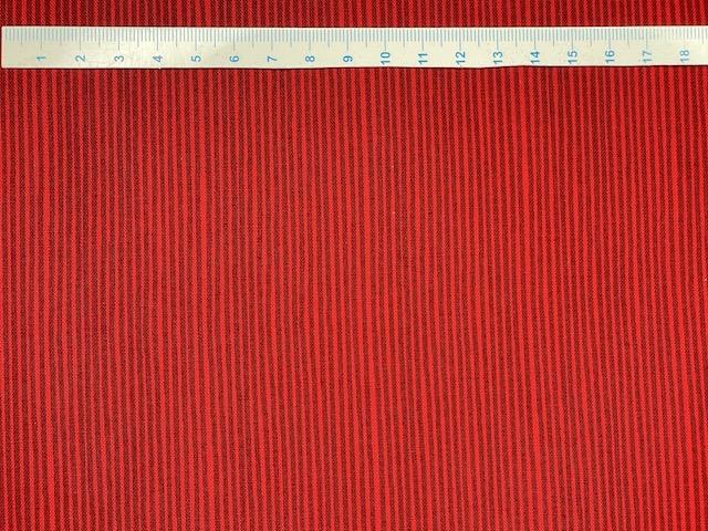 Røde patchworkstof - Uens smalle striber