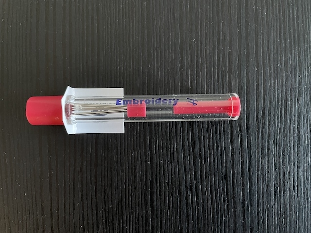 Nåle i magnet rør - Embroidery fra Hemline - Rød