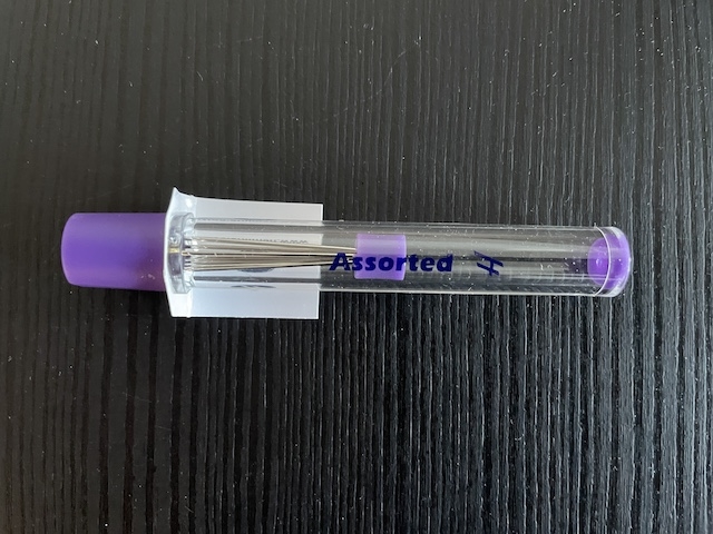 Nåle i magnet rør Assorted nåle fra Hemline - Lilla