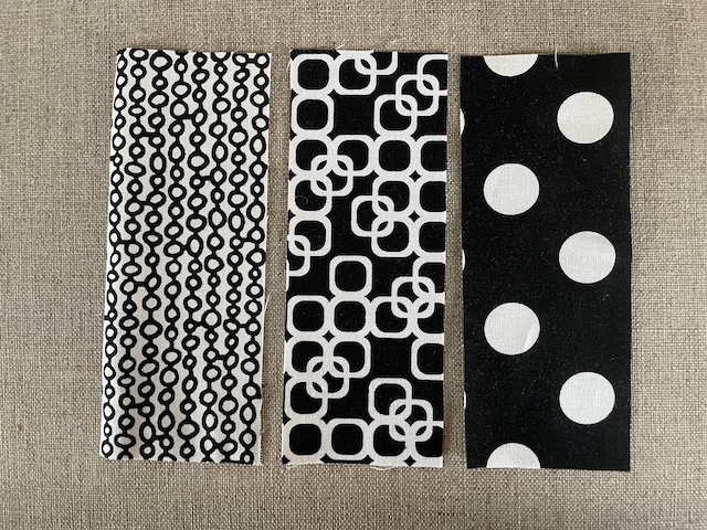 nexø. sort hvid blå restetæppe