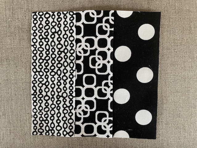 nexø. sort hvid blå restetæppe