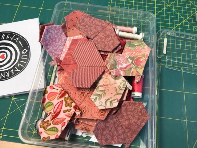 Jyttes HIT hjerte tæppe med applikeret hjerter