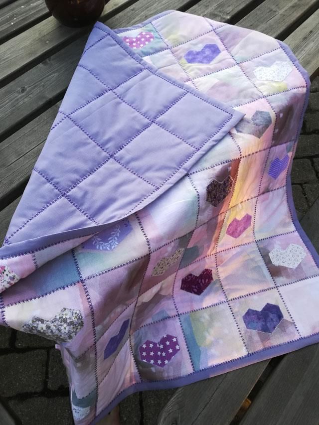 Made by Lils Hit tæppe - applikeret hjerter