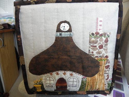 Hej Hanne Her er flere Huse som sidder på den samme taske. Ved ikke om de kan deltage i din lille hyggelige konkurrence, men ellers sletter du dem bare igen.   Venlig hilsen Anne-Marie