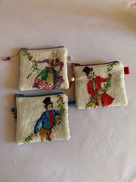 Små punge af gamle broderier / klokkestrenge og lynlåse