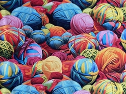Garn nøgler i mange farver på patchworkstof
