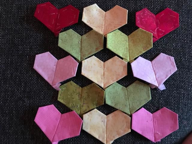 Hjerter i trængsel oplægning - Gratis mønster fra HANNES patchwork