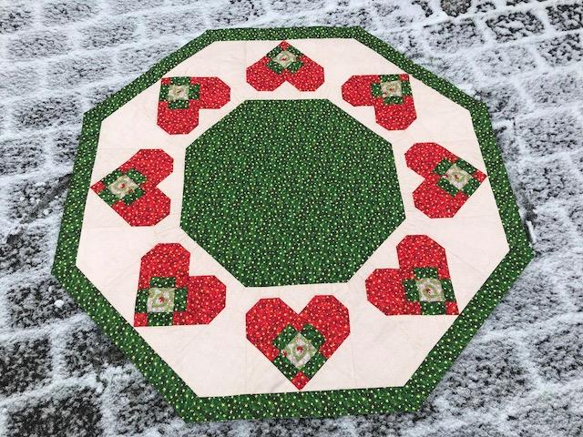 Ida Juletræstæppe mønster med 8 hjerter