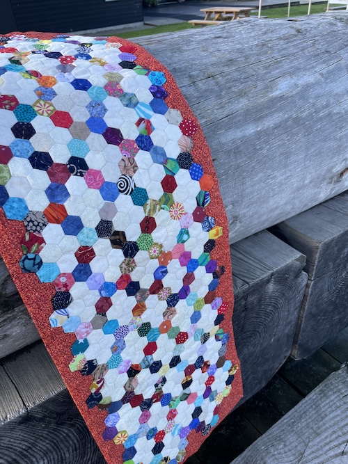 Mini seks kanter håndsyet løber med ringe