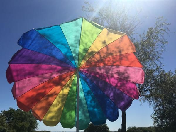 Farvecirklen i en parasol