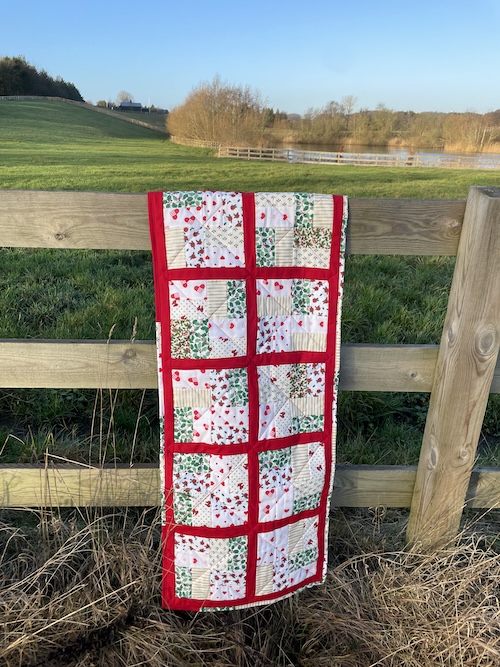 Lys juleløber syet efter Silkeborg reste tæppet.