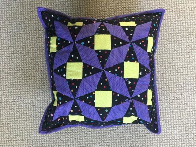 Stine Pude med kanter mønster