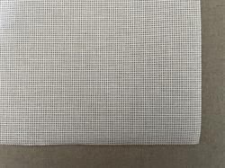 Stramaj stof 4,4 råhvid broderistof ca 38 x 38 cm