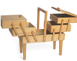 Træ sybox med ben - mormor model fra Millward